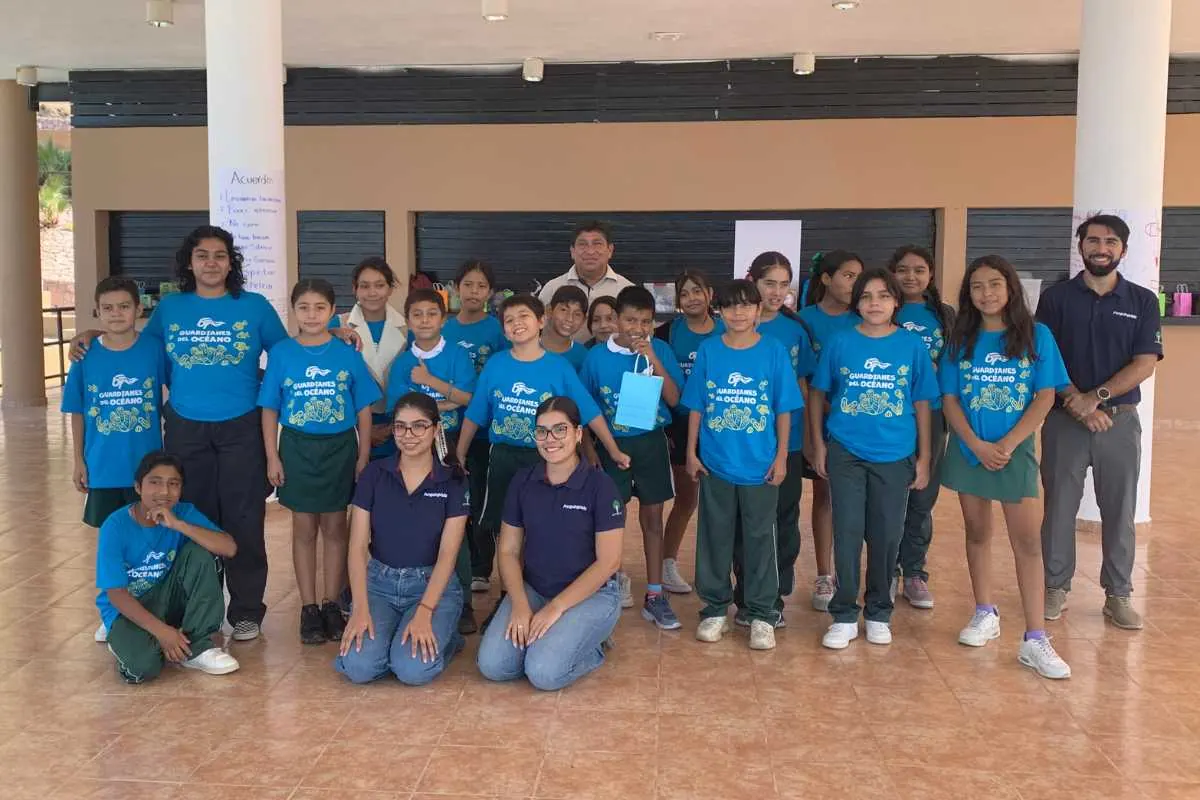 Grupo escolar en una actividad de Ponguinguiola