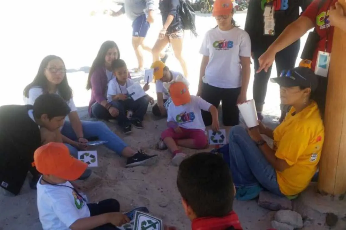 Actividad de educación ambiental en la playa